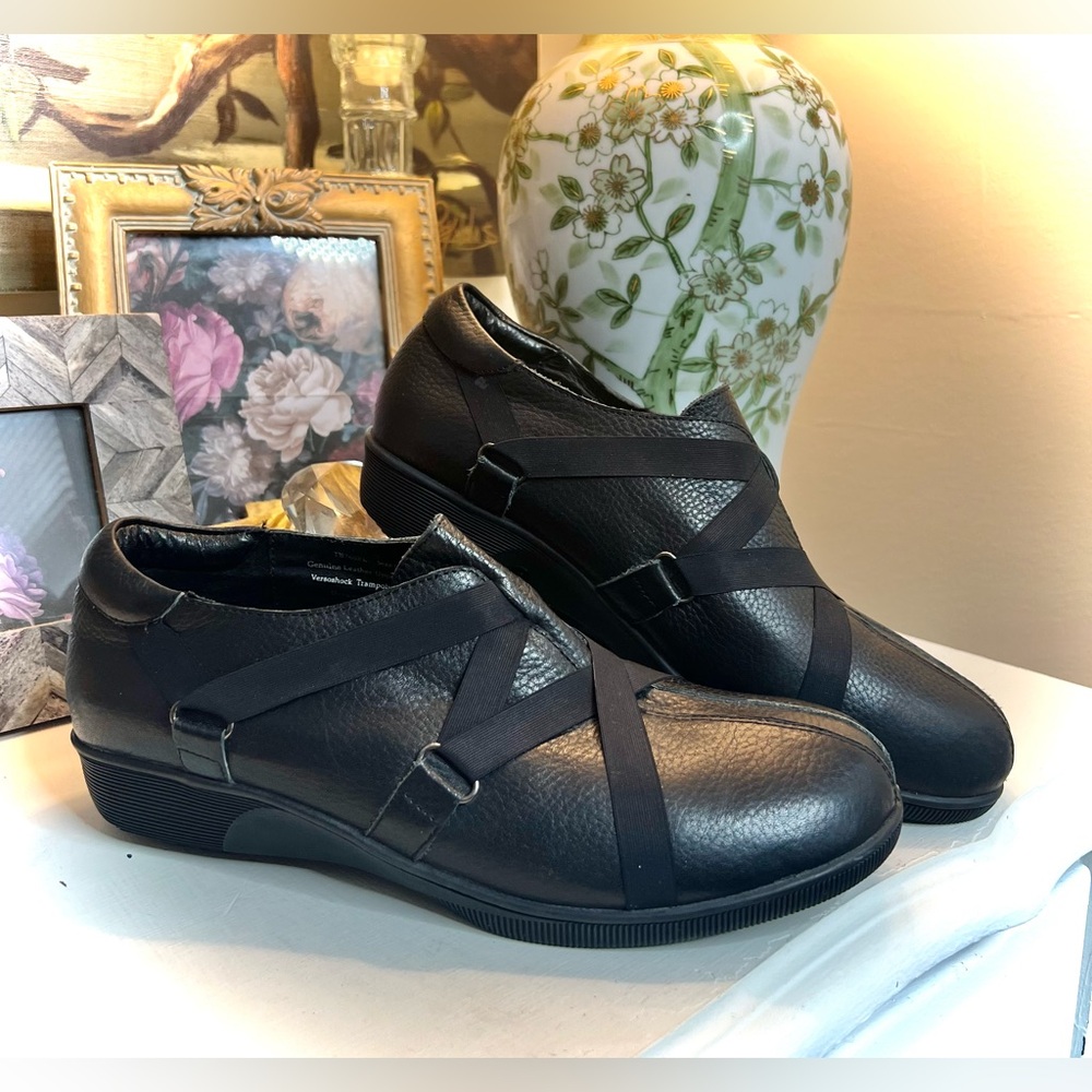 Gravity Defyer black leather slip on Versoshock Trampoline Technology shoes